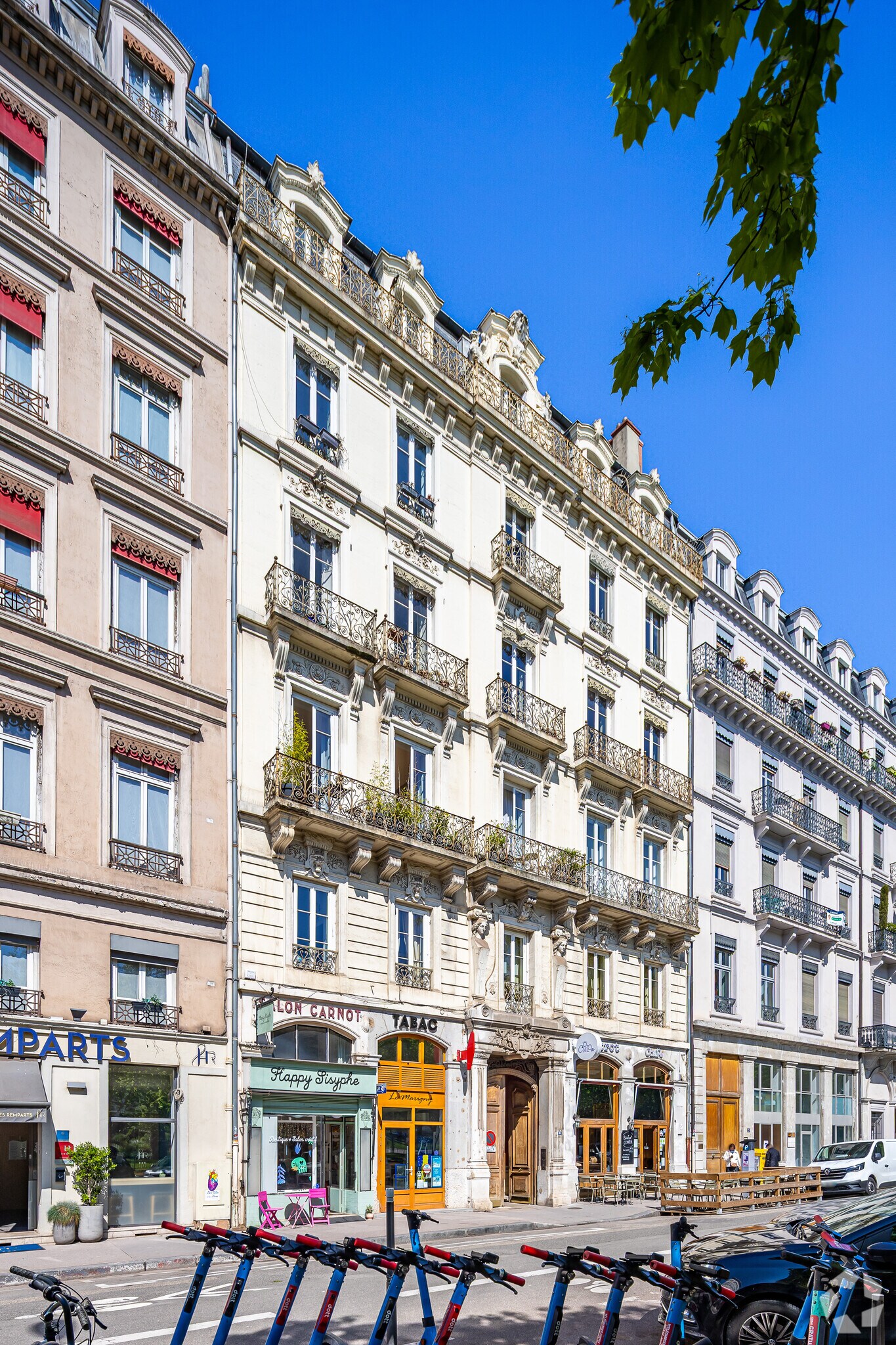  in Lyon for sale Primary Photo- Image 1 of 1