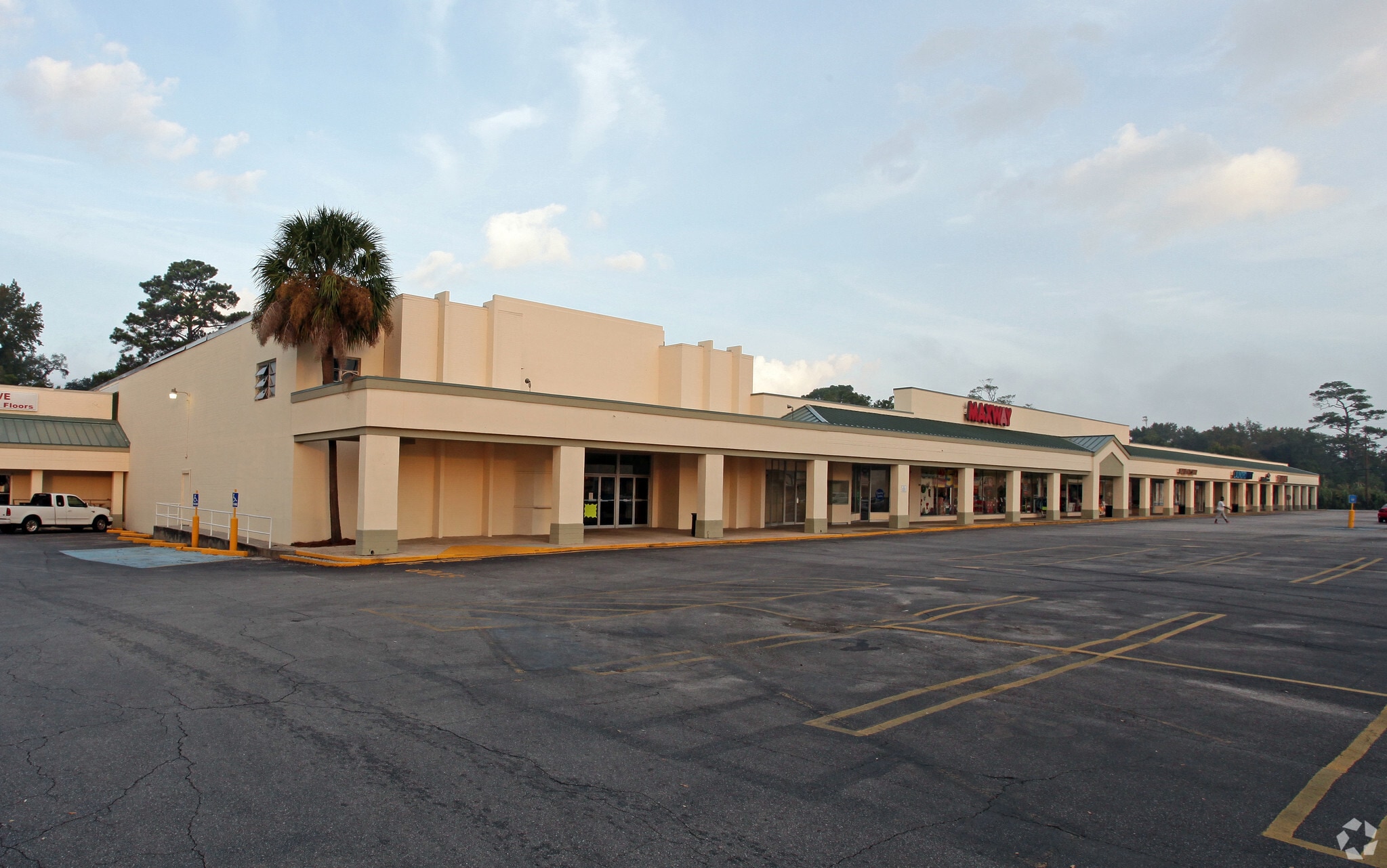 19191945 Glynn Ave, Brunswick, GA 31520 Lanier Plaza