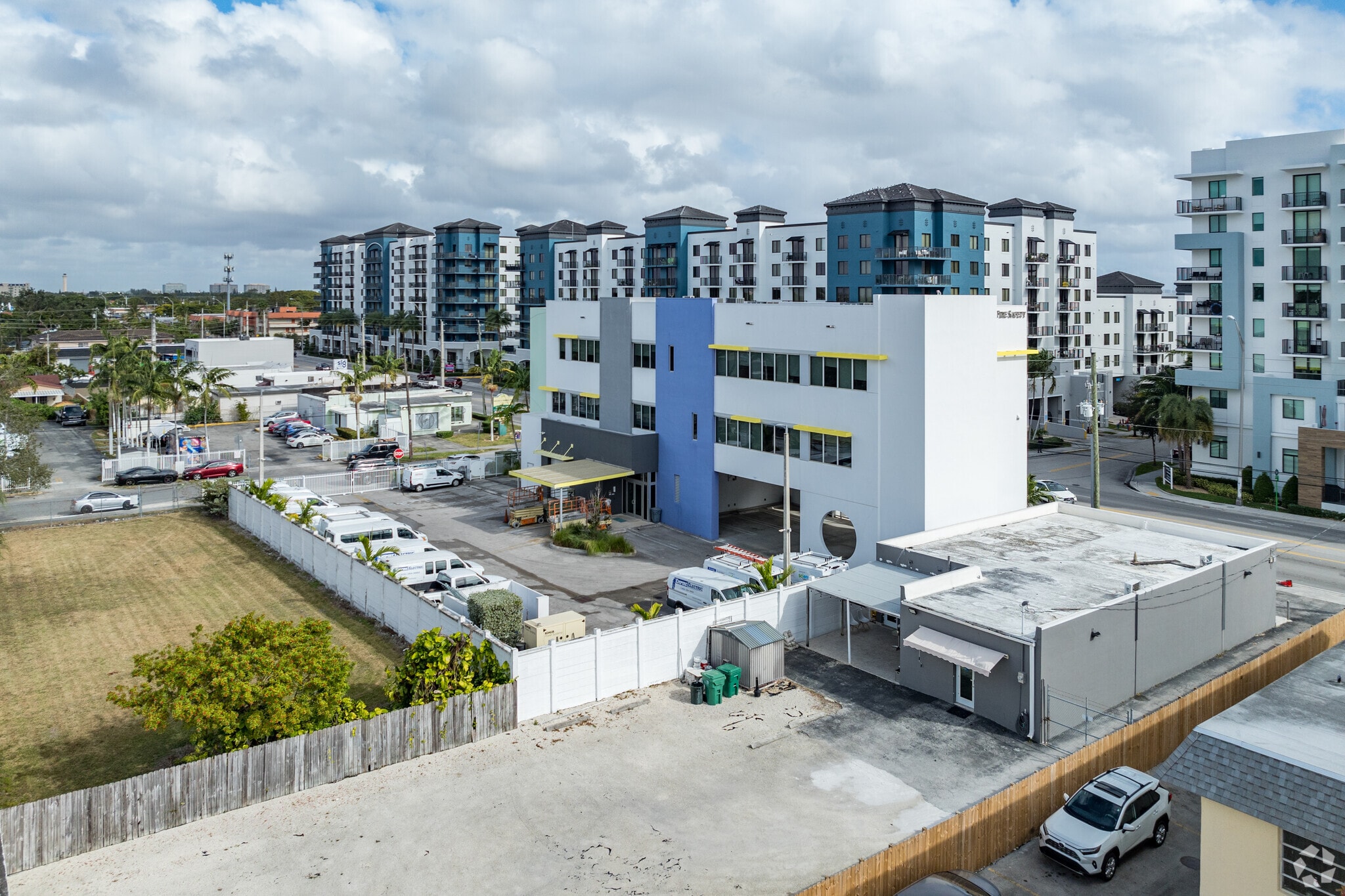 2200 SW 67th Ave, Miami, FL for lease Building Photo- Image 1 of 25