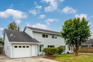 1009-1011 Grove Ave, Tillamook OR - Duplex Property