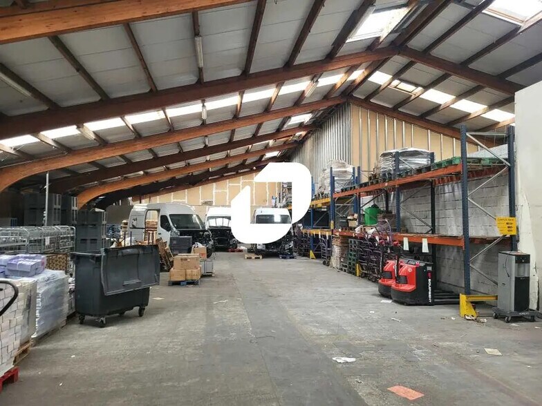 Office in Gradignan for lease - Interior Photo - Image 2 of 9