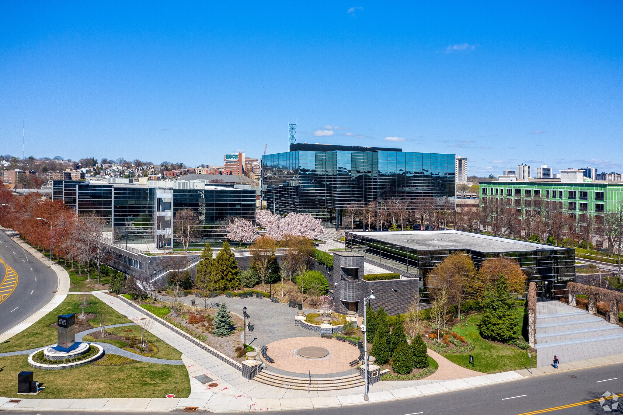 25 Main St, Hackensack, NJ 07601 Court Plaza