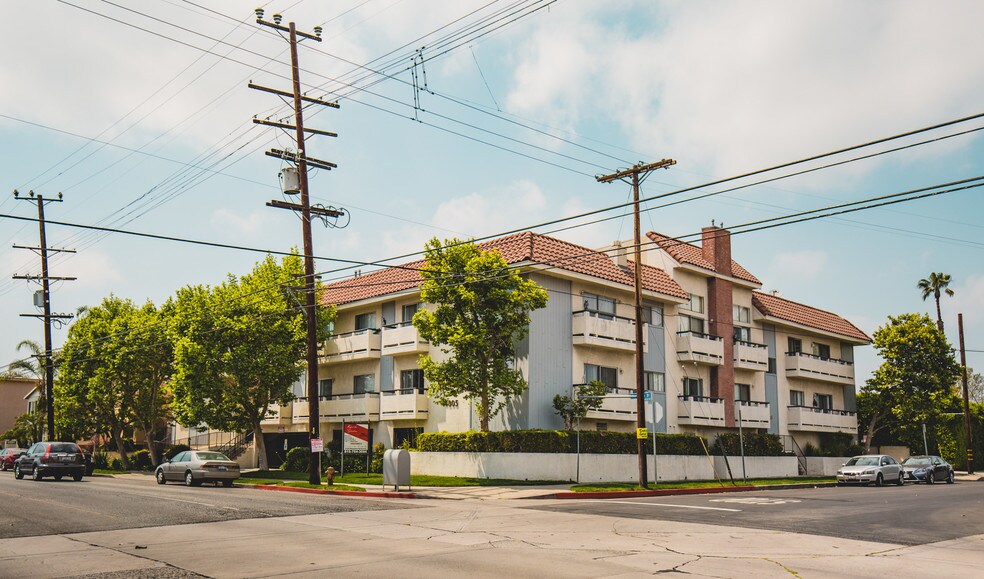 14805 Magnolia Blvd, Sherman Oaks, CA 91403