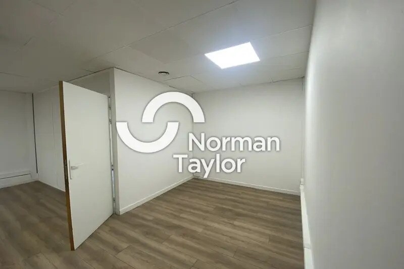 Office in Saint-Jean-de-Védas for lease - Interior Photo - Image 3 of 6