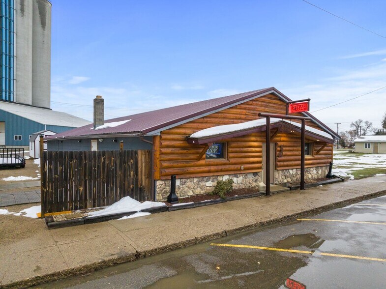 511 Main, Carpio, ND 58725 Z Bar