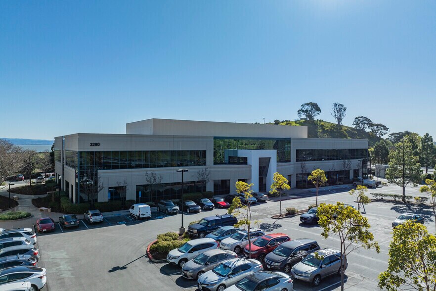 3280 Bayshore Blvd, Brisbane, CA for lease - Building Photo - Image 2 of 8