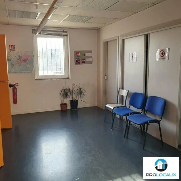 Office in Grenoble for sale - Interior Photo - Image 1 of 10