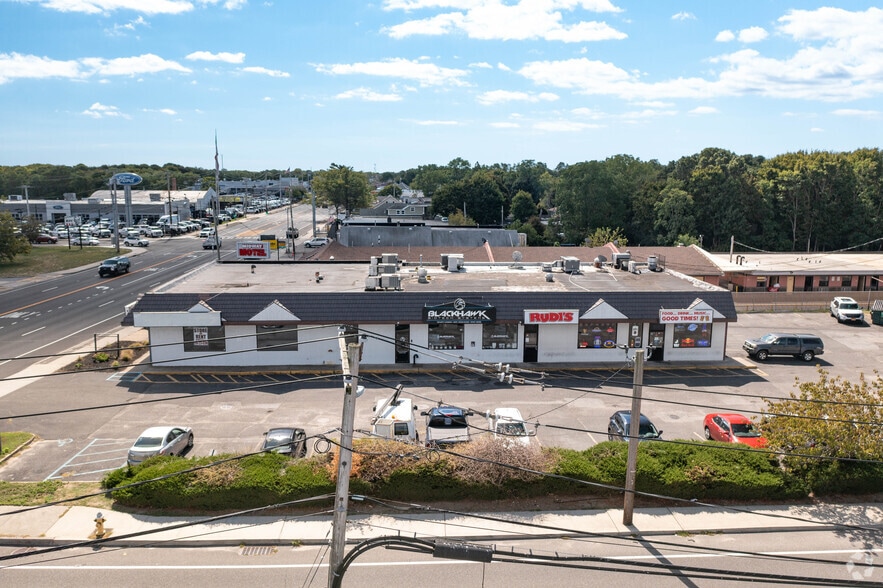 554 Medford Ave, Patchogue, NY for lease - Building Photo - Image 3 of 4