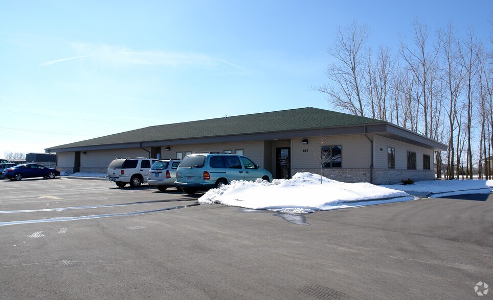 623 Warwick Dr, Alma, MI for sale - Primary Photo - Image 1 of 1