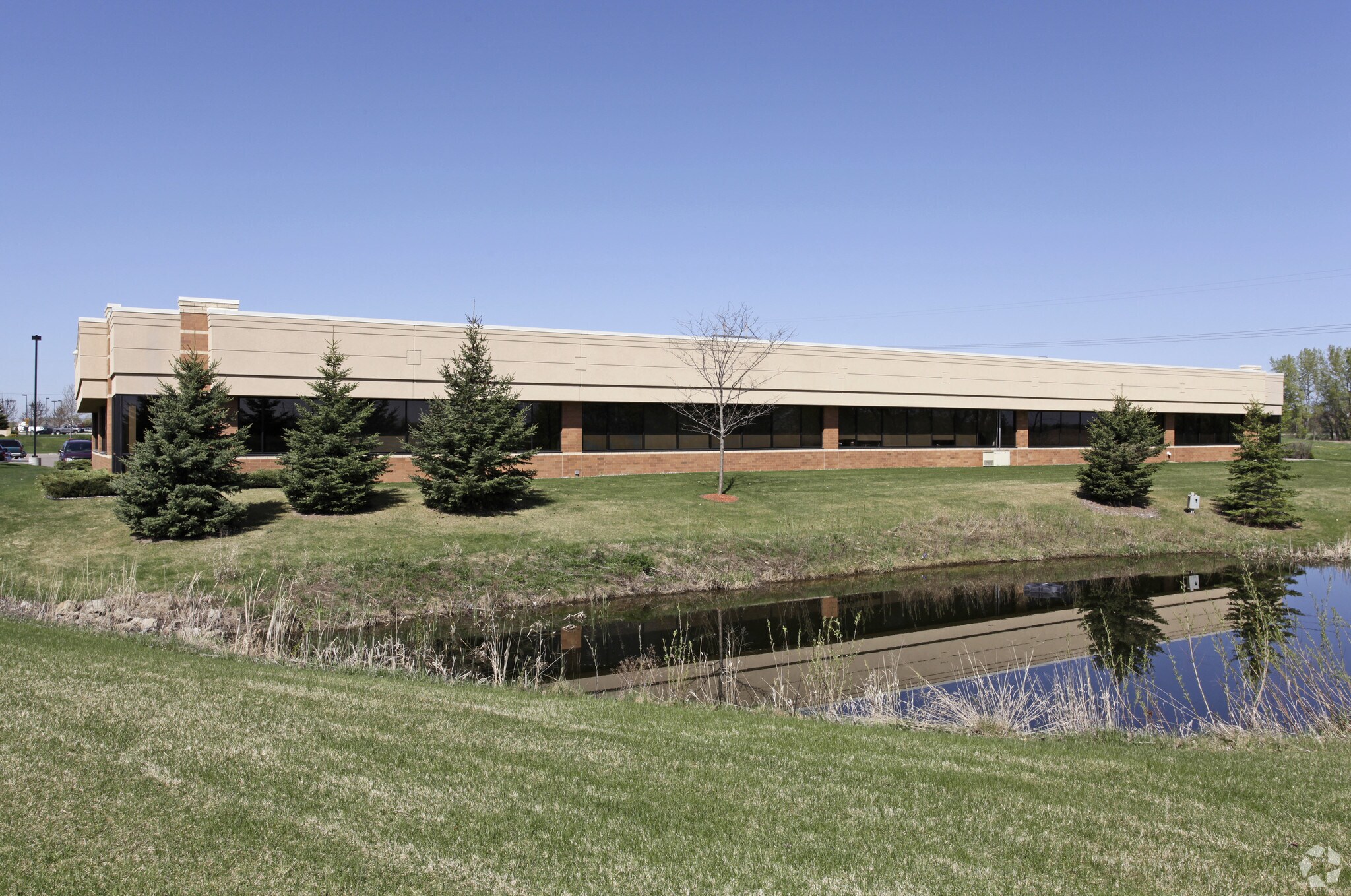 8519 Eagle Point Blvd, Lake Elmo, MN for lease Building Photo- Image 1 of 4