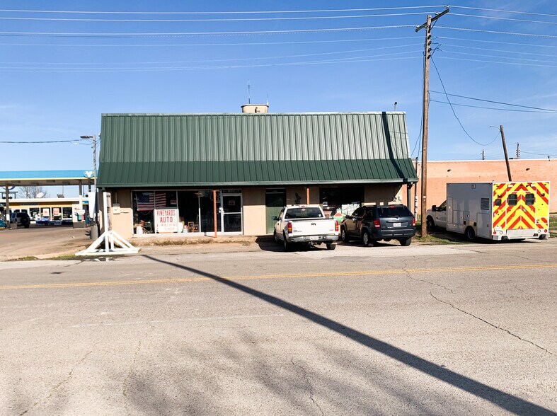 104-106 SE Main St, Ennis, TX for sale - Building Photo - Image 1 of 1