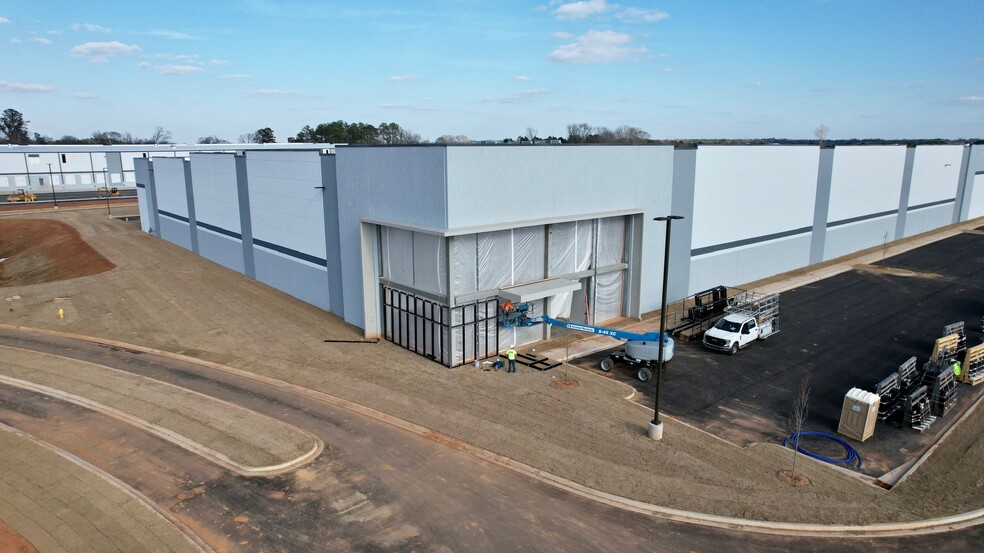 79 Pegasus Pky, Lagrange, GA for lease - Building Photo - Image 2 of 8