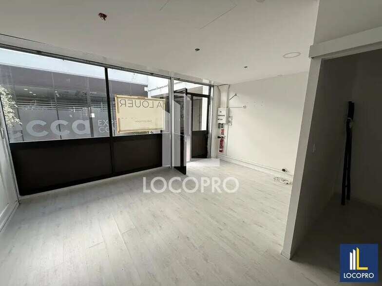 Office in Villeneuve-Loubet for lease - Building Photo - Image 3 of 9