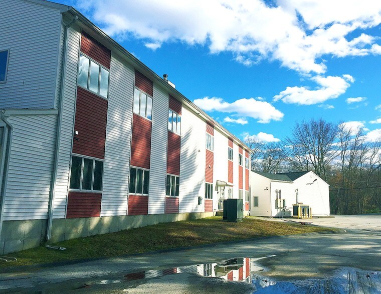 221 Quinebaug Rd, North Grosvenordale, CT 06255