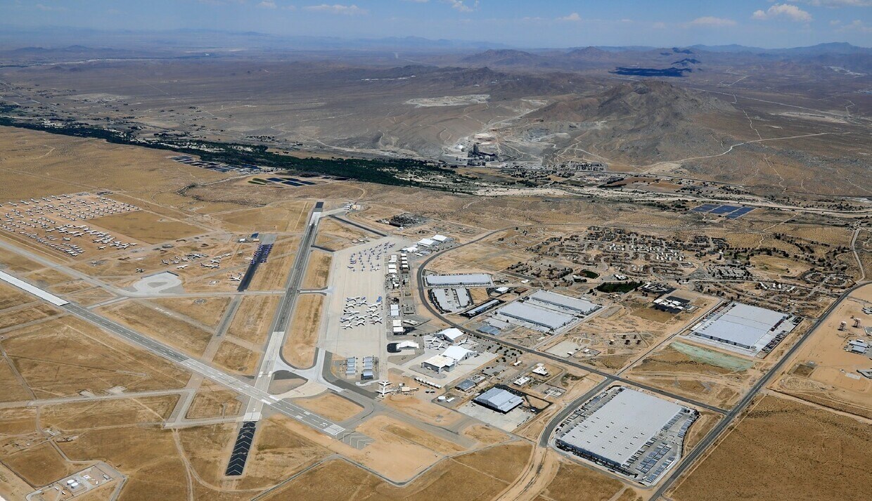 Adelanto Rd, Adelanto, CA for lease Building Photo- Image 1 of 2