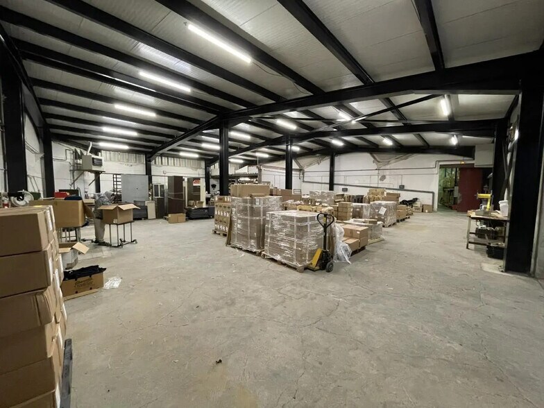 Flex in Neuilly-Plaisance for lease - Interior Photo - Image 3 of 6