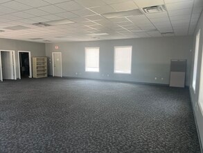 161 Heritage Meadows Cir, Bourbonnais, IL for lease Interior Photo- Image 2 of 8