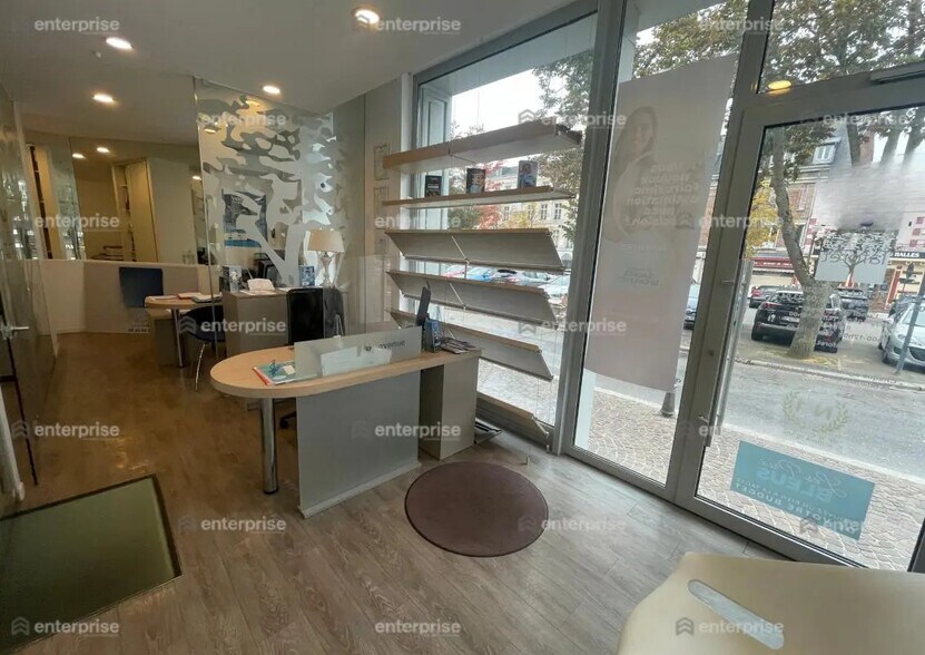 Retail in Saint-Quentin for lease - Interior Photo - Image 2 of 5