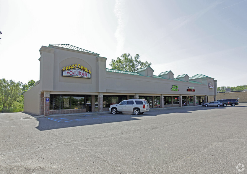 1320-1340 S Commerce Rd, Walled Lake, MI for lease - Primary Photo - Image 1 of 18