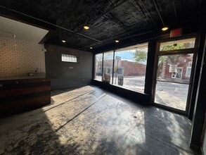 10 SW 3rd St, Lee's Summit, MO for sale Interior Photo- Image 1 of 7