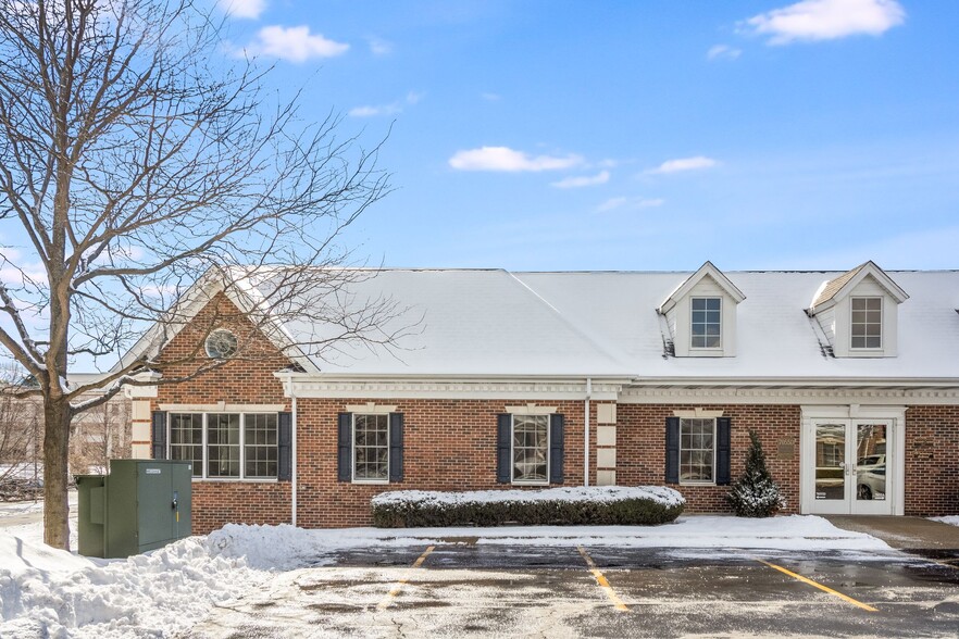 7055 Veterans Blvd, Burr Ridge, IL for sale - Primary Photo - Image 1 of 2