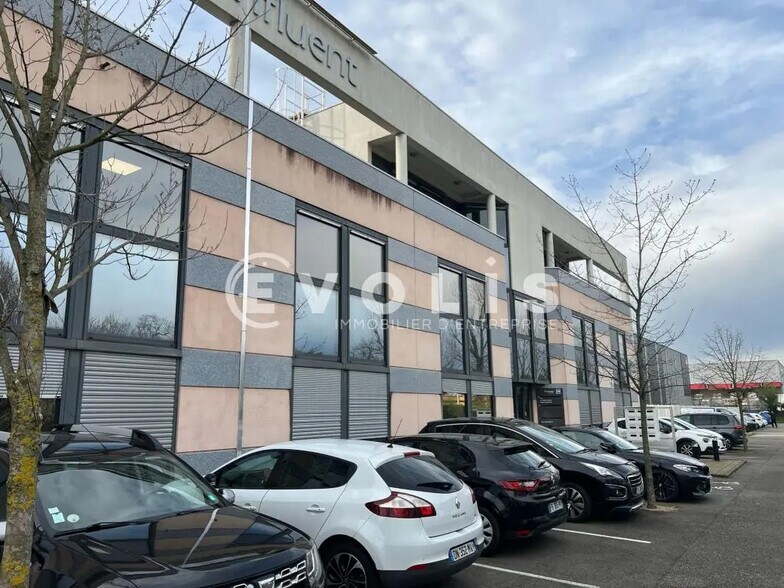 10 Rue De Bretagne, Saint-Quentin-Fallavier for lease - Building Photo - Image 3 of 33