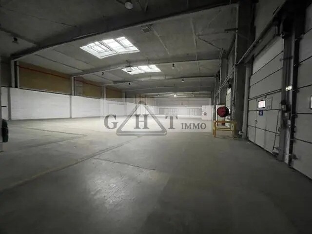Office in Charenton-le-Pont for lease - Interior Photo - Image 1 of 4