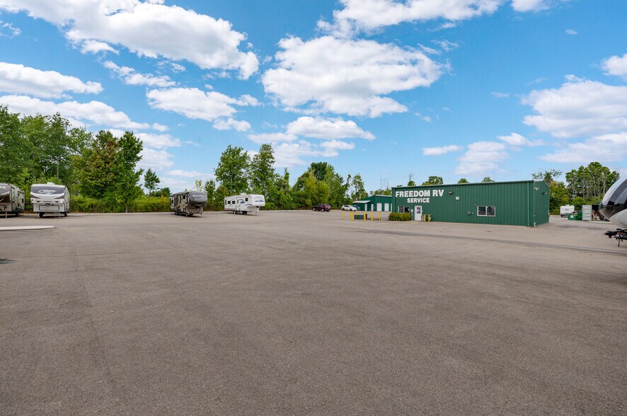 663 Stewart Blvd, Brockville, ON for sale - Building Photo - Image 2 of 16