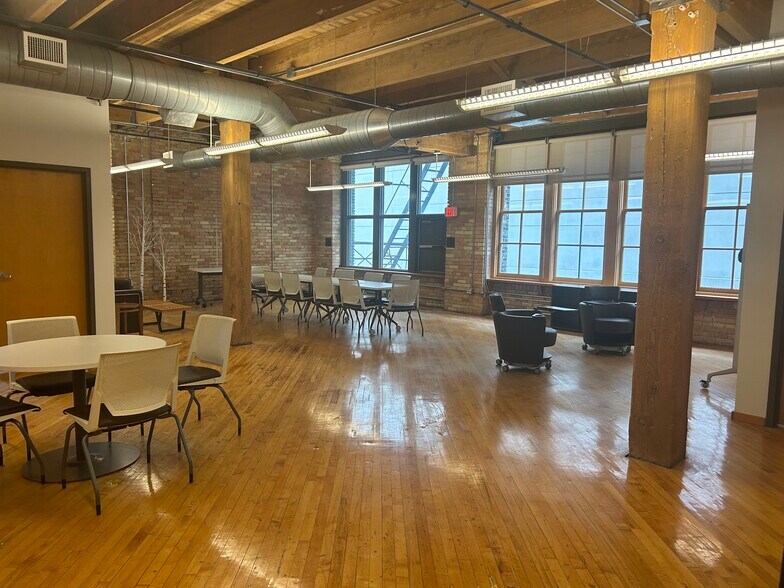 120 Ionia Ave SW, Grand Rapids, MI for lease - Interior Photo - Image 2 of 15