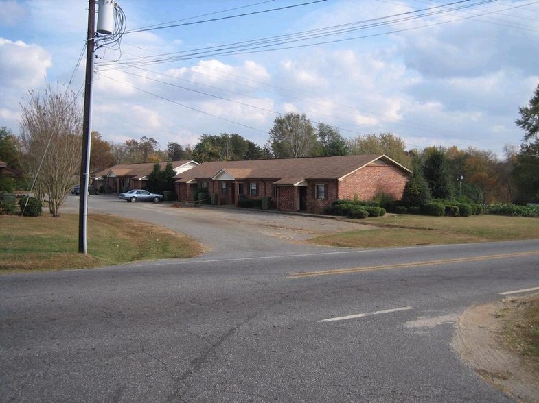 951 Oakland Rd, Forest City, NC for sale - Primary Photo - Image 1 of 1