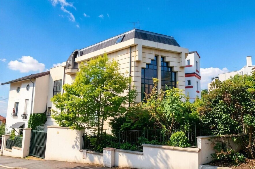 Office in Suresnes for lease - Building Photo - Image 2 of 14