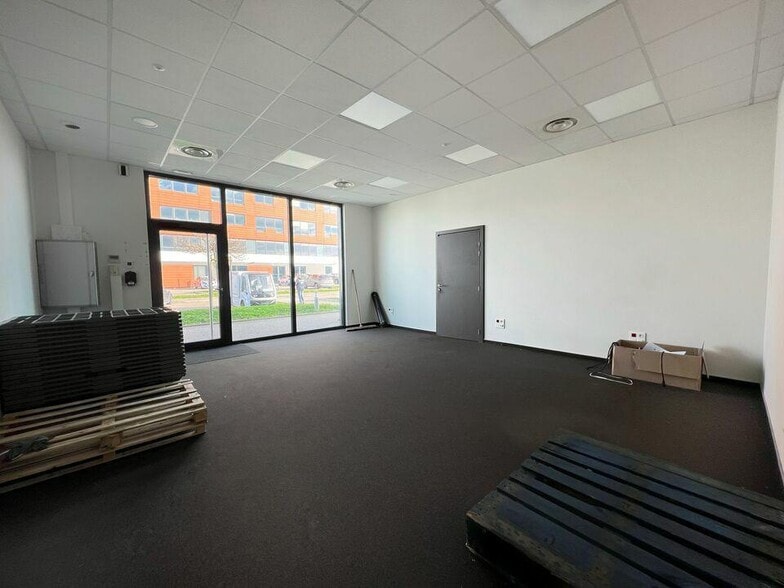 Office in Strasbourg for lease - Building Photo - Image 2 of 10