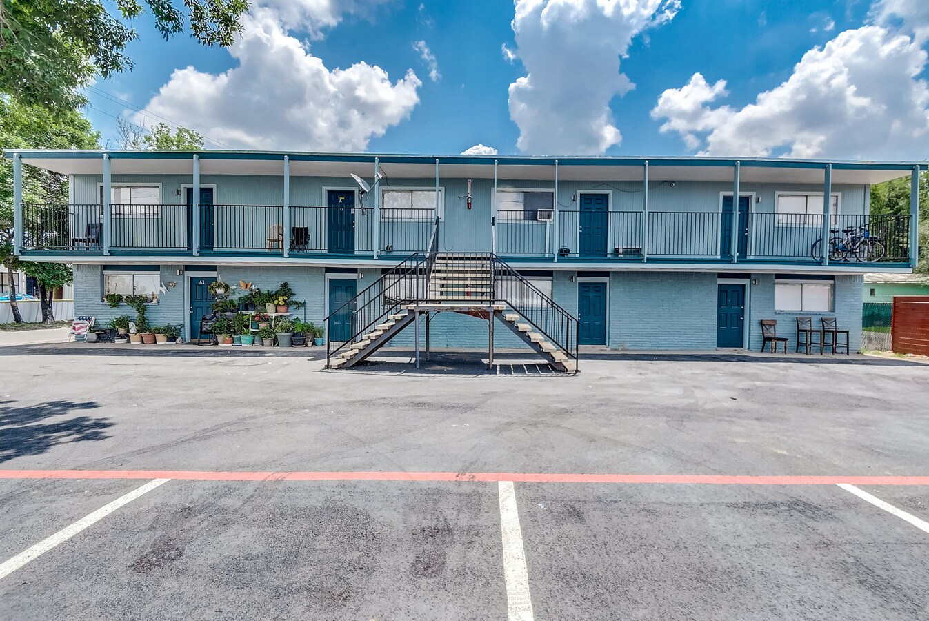 2135 S Shaver St, Pasadena, TX 77502