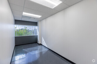 2111 Palomar Airport Rd, Carlsbad, CA for lease Interior Photo- Image 2 of 4