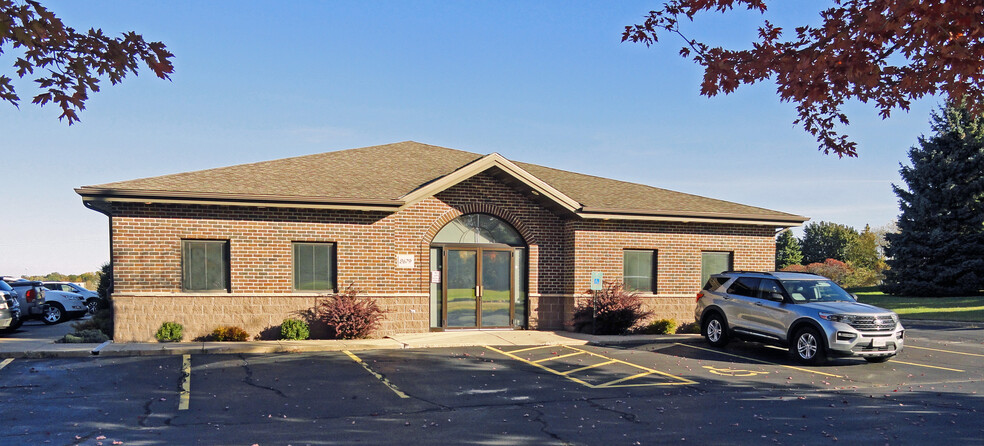 2679 Continental Dr, Green Bay, WI for lease - Building Photo - Image 1 of 1