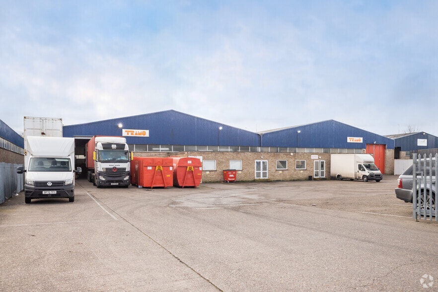 11-12 Albone Way, Biggleswade for lease - Primary Photo - Image 1 of 1