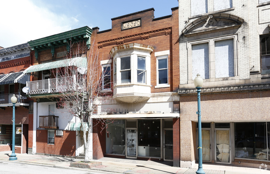 654 Mckean Ave, Donora, PA for sale - Primary Photo - Image 1 of 1