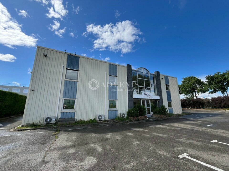 54 Rue Des Artisans, Buc for lease Building Photo- Image 1 of 8