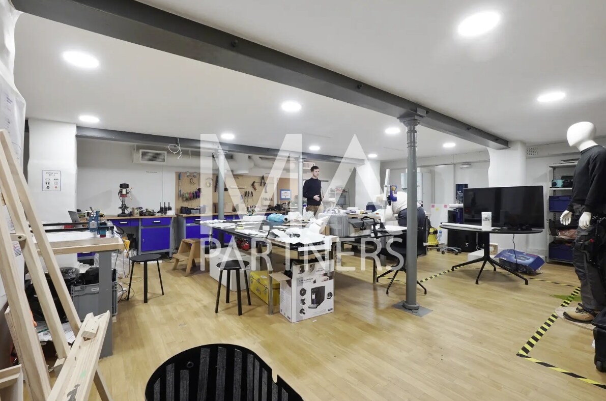 17 Rue Bouchardon, Paris for lease Building Photo- Image 1 of 13