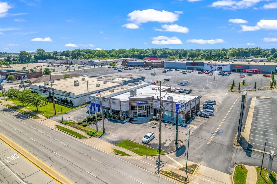 504 E Lewis and Clark Pky, Clarksville, IN for lease - Building Photo - Image 3 of 13