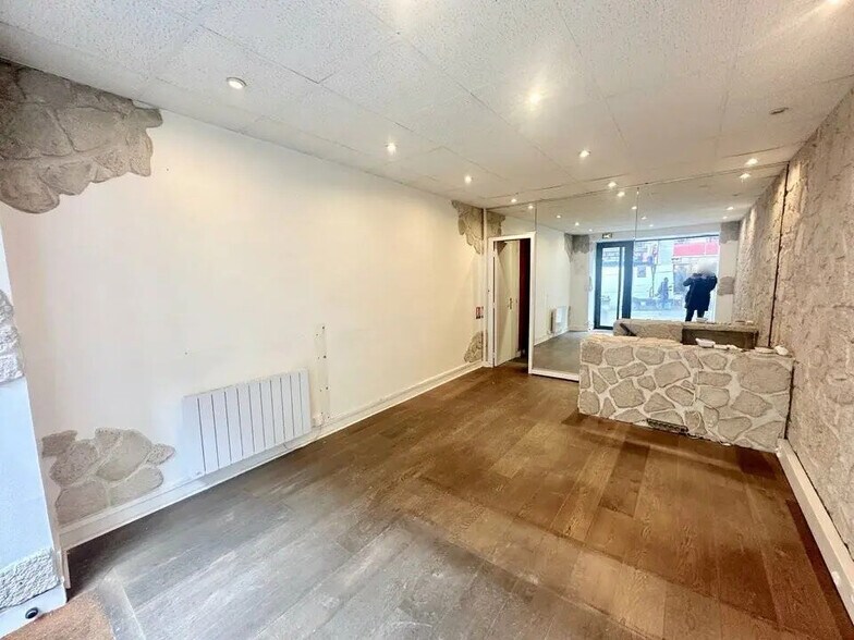 Retail in Paris for lease - Interior Photo - Image 1 of 3