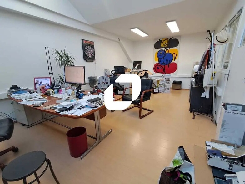 Office in Montrouge for lease - Building Photo - Image 1 of 8
