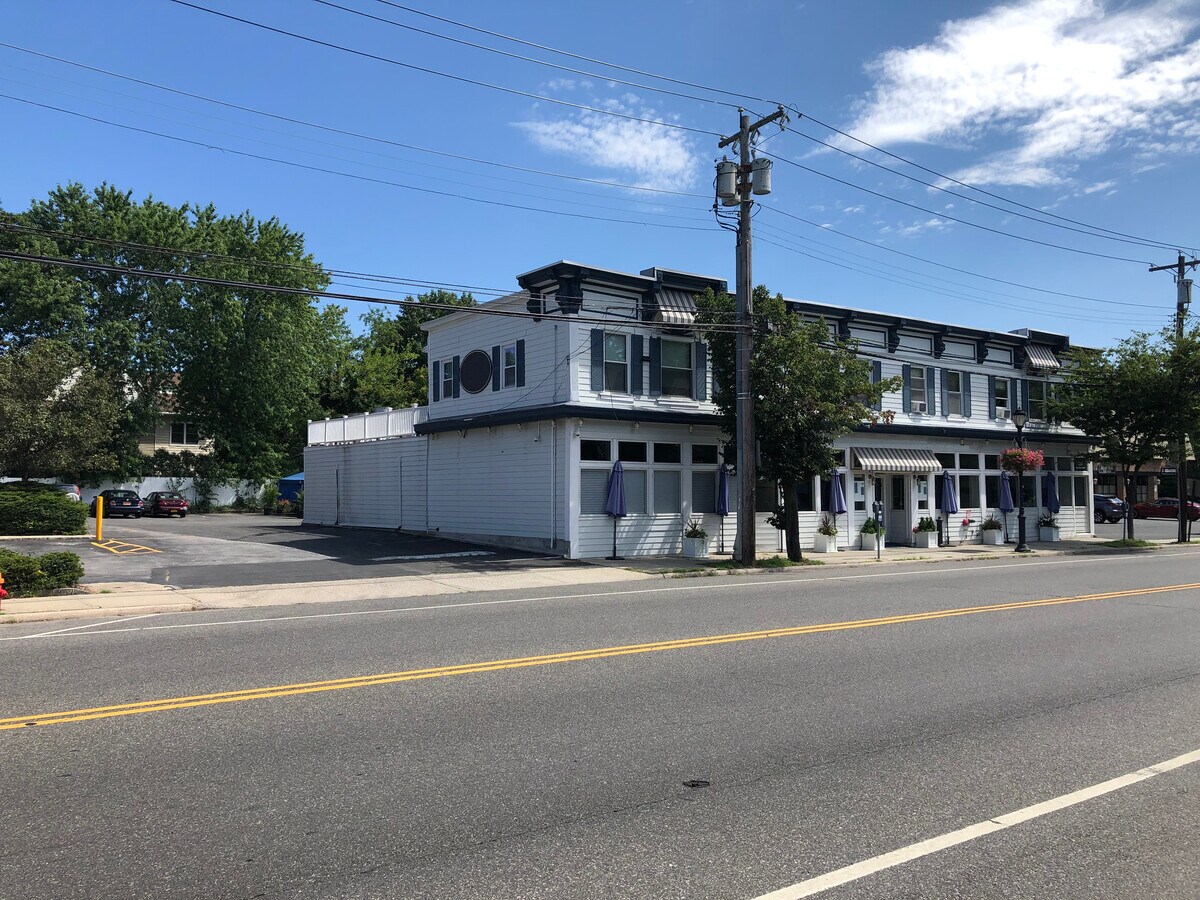 203207 Main St, Port Washington, NY 11050