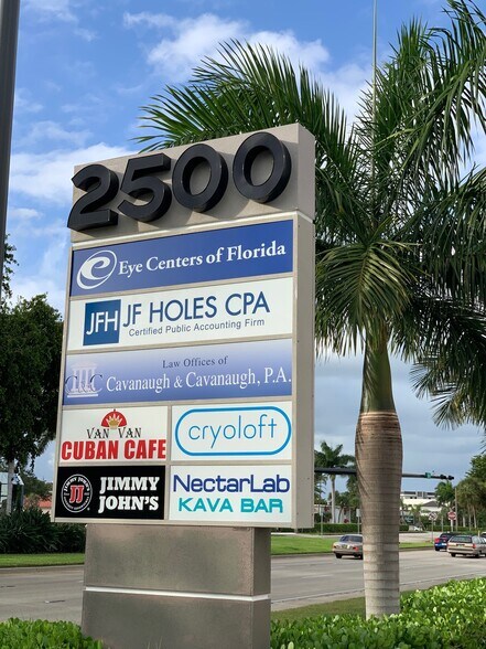 2500 Tamiami Trl N, Naples, FL for lease - Building Photo - Image 3 of 17