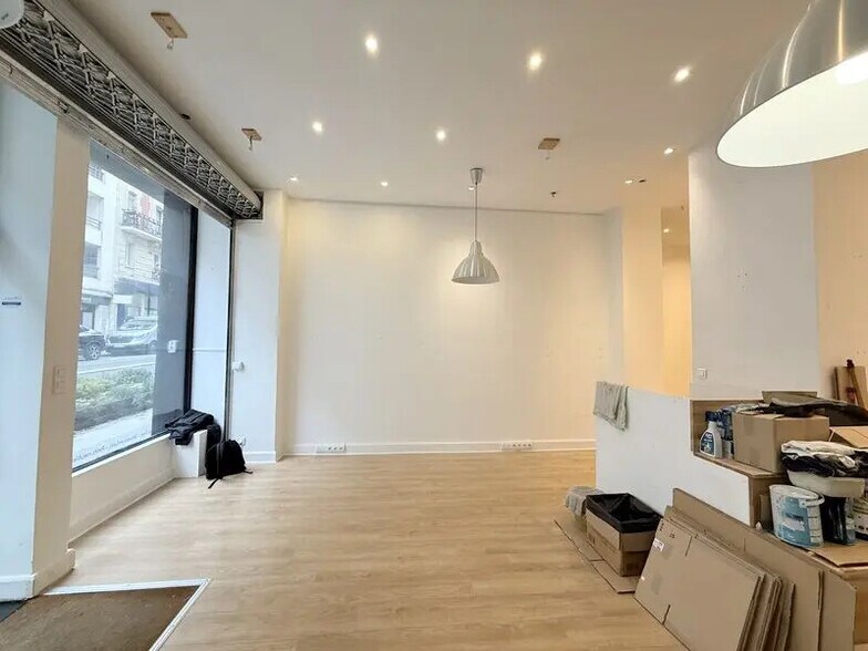 Office in Paris for lease - Interior Photo - Image 3 of 9