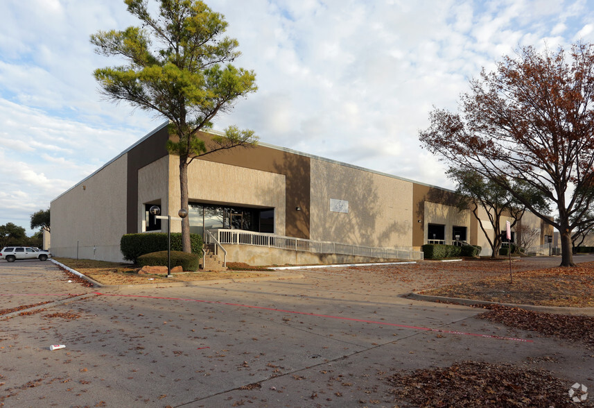 10304-10334 Brockwood Rd, Dallas, TX for lease - Building Photo - Image 2 of 5