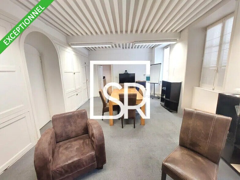 Office in Riom for lease - Building Photo - Image 3 of 12