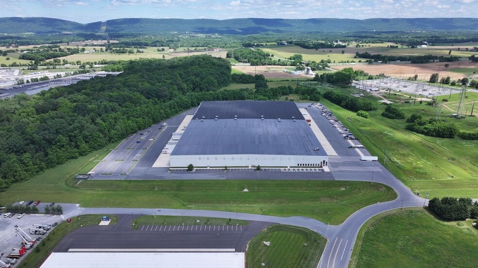 100 Louis Pky, Carlisle, PA for lease - Building Photo - Image 1 of 1