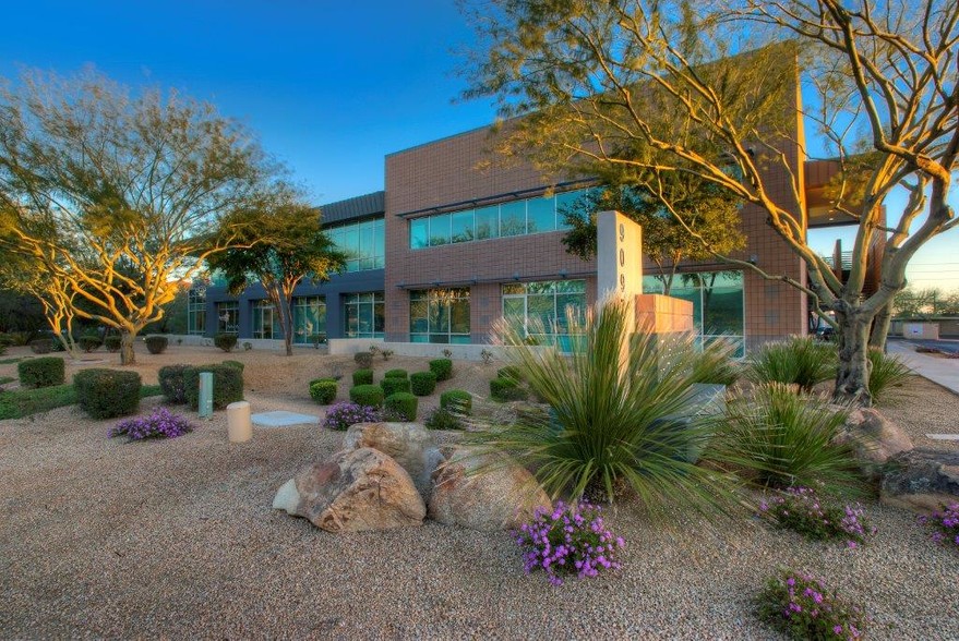 9097 E Desert Cove Dr, Scottsdale, AZ for lease - Building Photo - Image 3 of 6