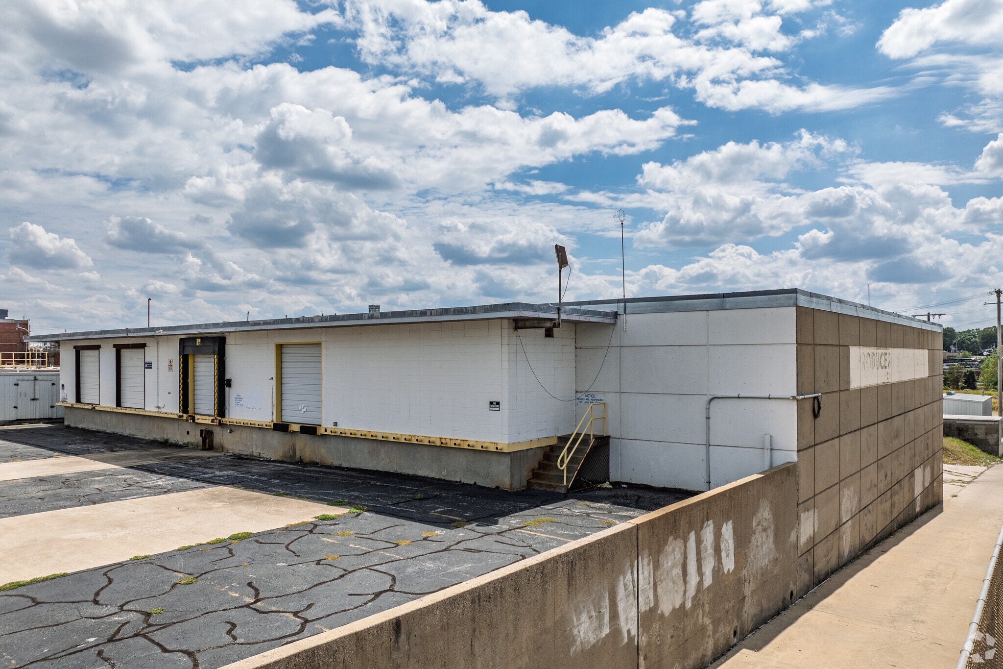 680 W Tampa St, Springfield, MO for lease Primary Photo- Image 1 of 5